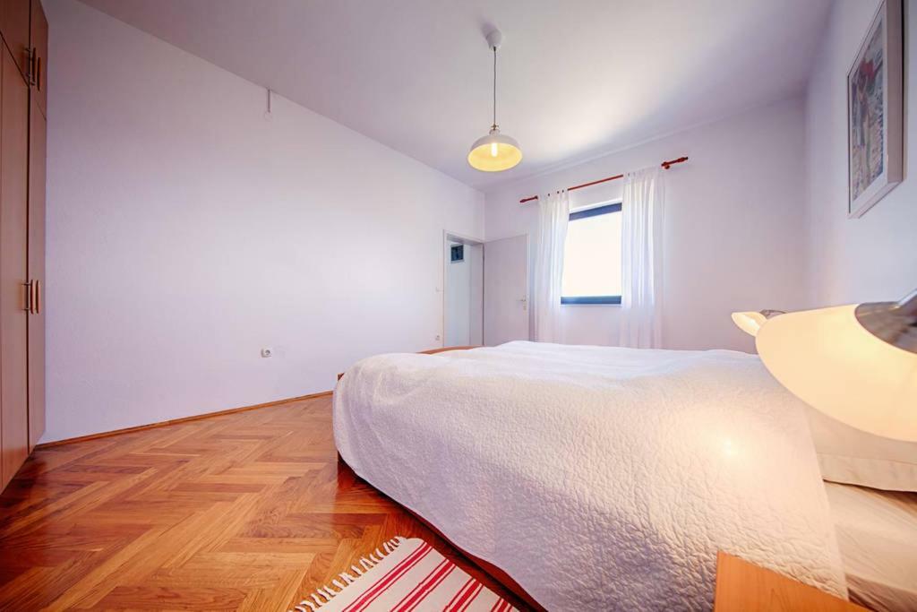 Ferienwohnung Luceissa Vis Exterior foto